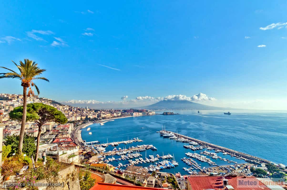 Meteo NAPOLI: caldo tropicale, temperature elevate e afa