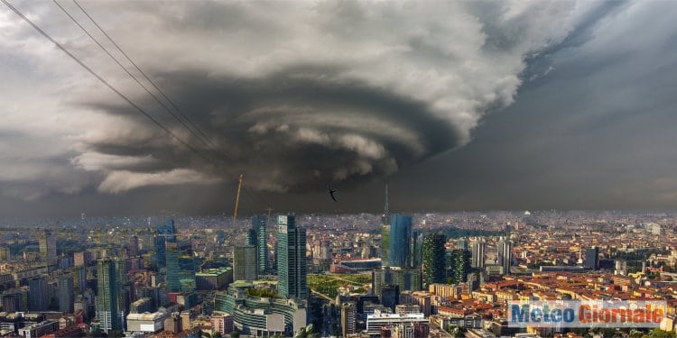 Meteo Milano e Lombardia, rischio di forti temporali nelle prossime ore. Non esclusa grandine