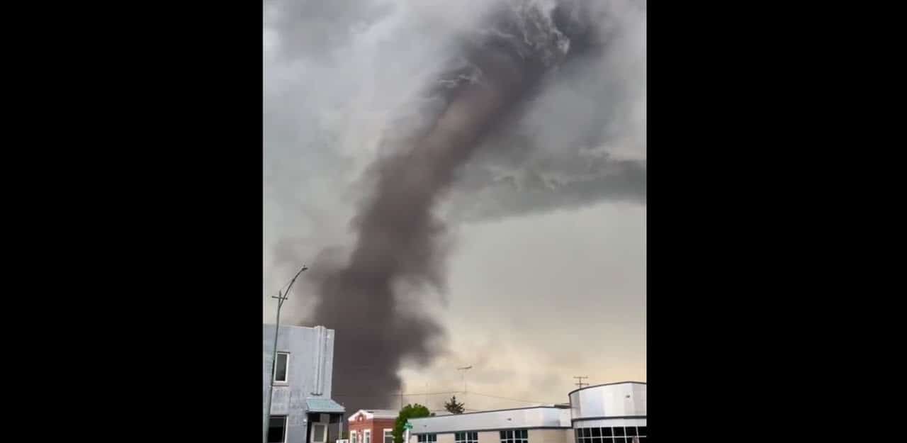 Tempeste e grandinate in Canada. Tornado giganteschi. Video Meteo