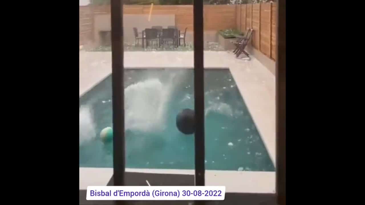 Spagna, grandine mai vista nella zona di Barcellona così enorme. Feriti. Ucciso un bambino. Video meteo