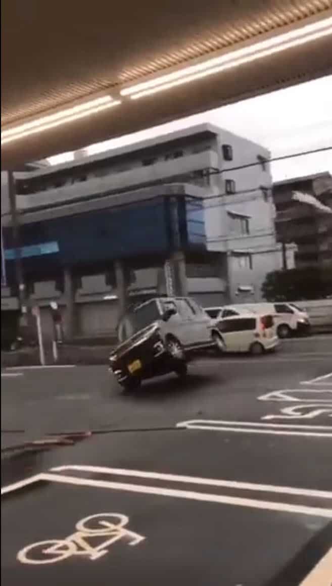 Impressionante video della forza del Tifone Nanmadol in Giappone