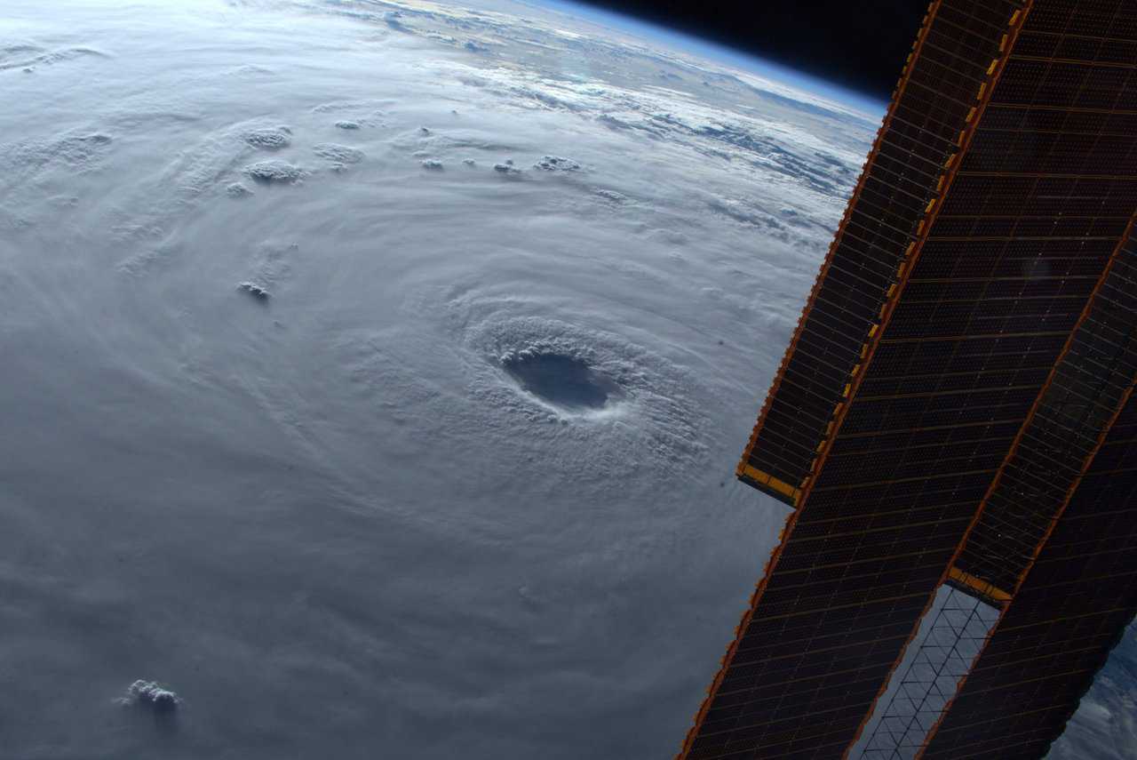 Tifone Nanmadol, con venti oltre i 250km/h, Giappone