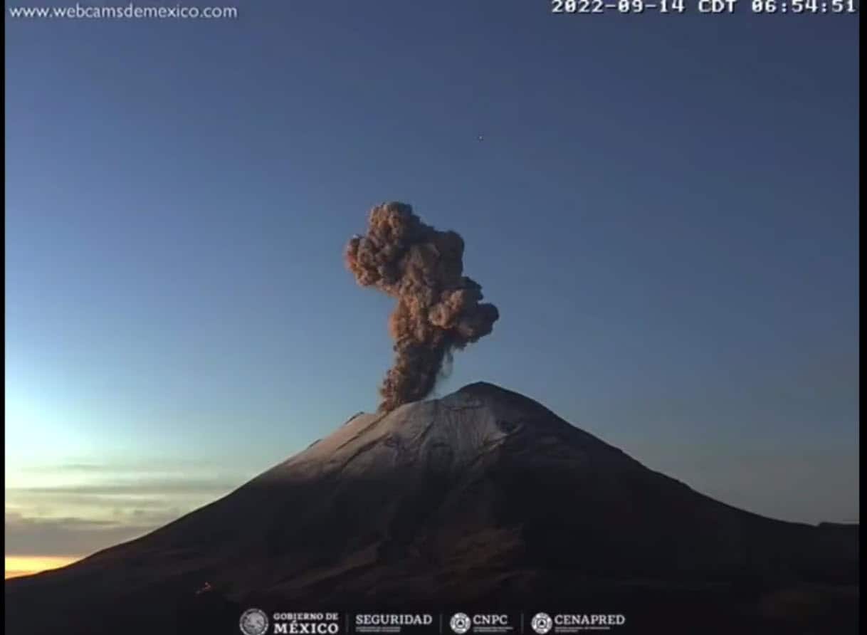 Eruzione del Vulcano Popocatepeti in Messico. Video