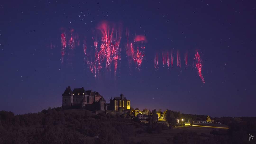 Spettacolari "Spettri rossi" fotografati in Francia