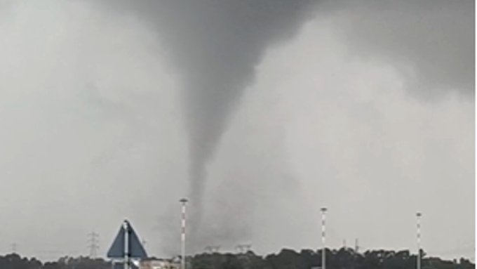 Tornado si abbatte nell'area di Civitavecchia. Video meteo