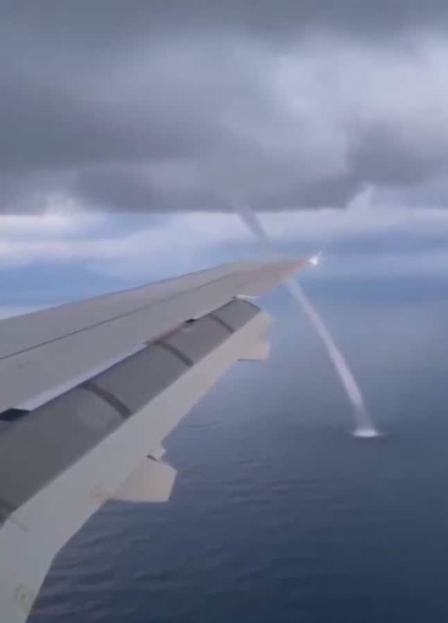 Tromba Marina nella costa dell'Ucraina, vista da Aereo Video meteo