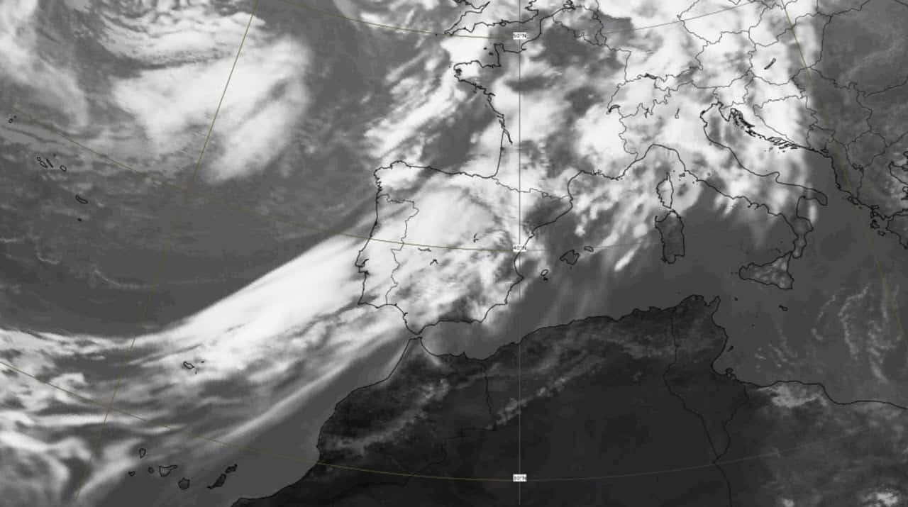 Previsione Meteosat del Centro Meteo Europeo per oggi, nel tardo pomeriggio.