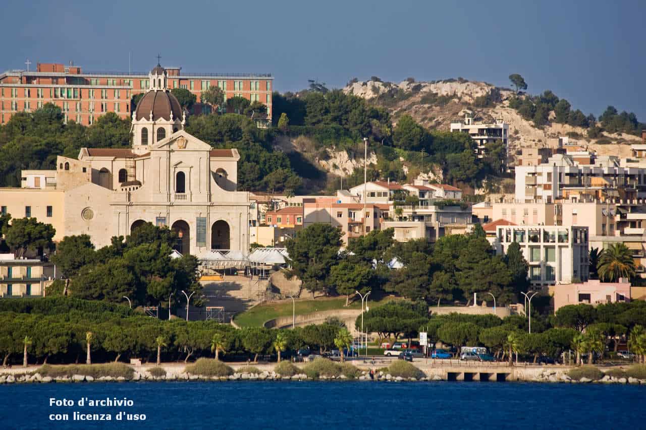 Meteo CAGLIARI: arriva la pioggia, temperatura in lieve diminuzione. Molto ventoso