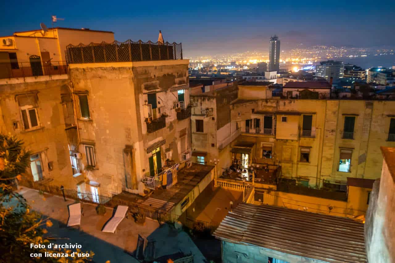 Meteo NAPOLI: temporali, temperatura mite