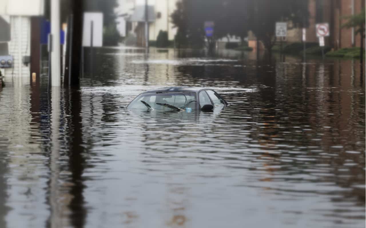 Lisbona, Portogallo: meteo estremo alluvione lampo. Video della città allagata