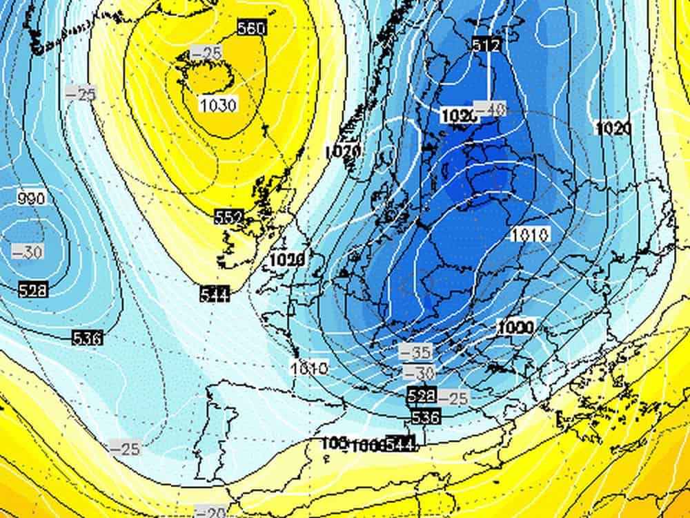 Meteo: si fa sul serio. L'avvento della più grande ondata di freddo degli ultimi 50 anni 2 Situazione a 500 hPa e al suolo alle ore 12 UTC del 5 gennaio 1985