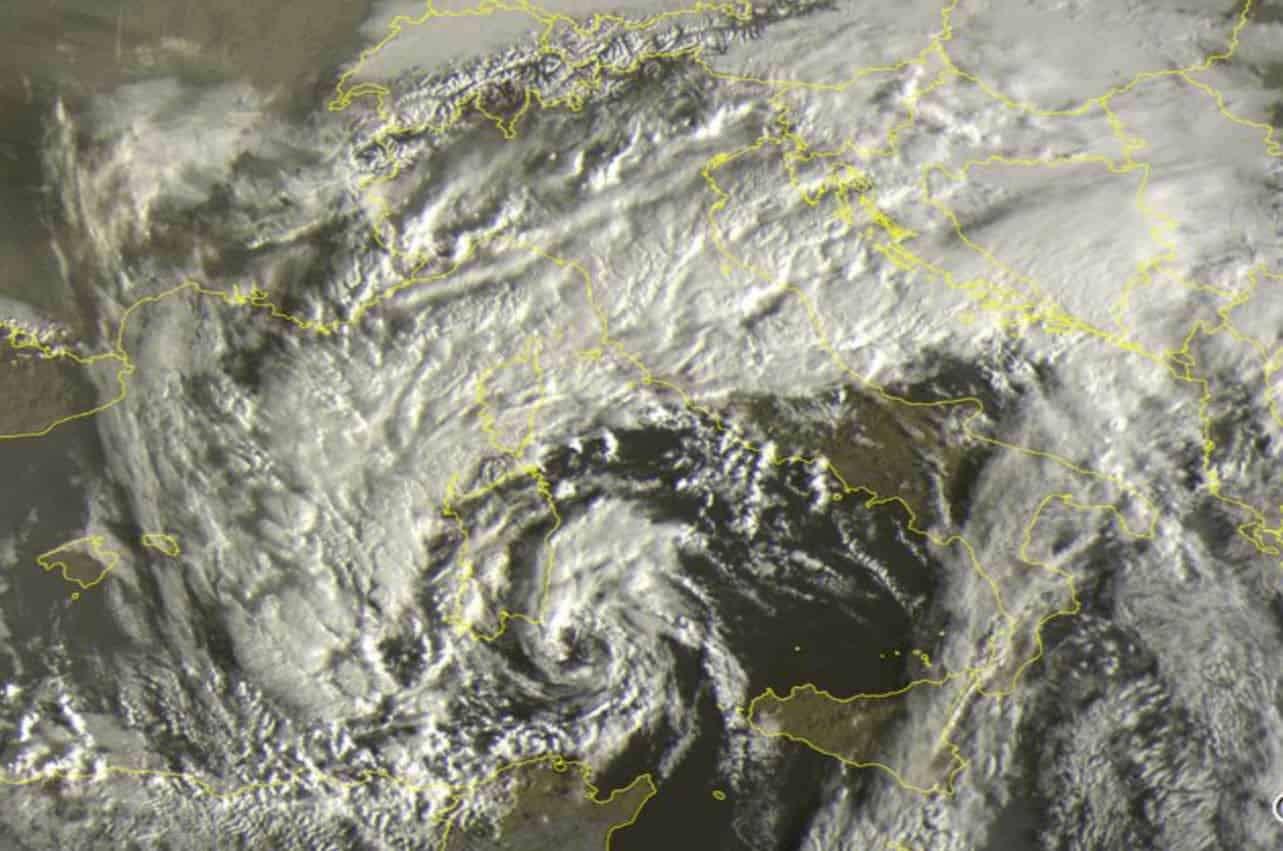 Ciclone mediterraneo: veduta dal satellite della burrasca. Effetti meteo sull’Italia