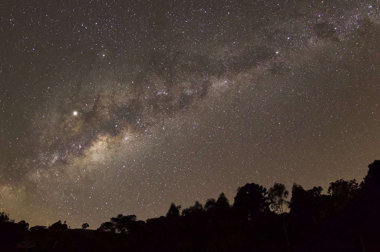 Via Lattea: scoperta la stella più lontana finora osservata! I dettagli 1 dreamstime m 212536470