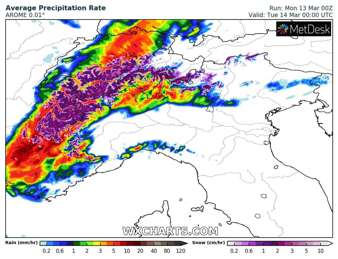 72 000 fulmini ultime due ore. È meteo estremo che fa rotta sul Nord Italia. MAPPE