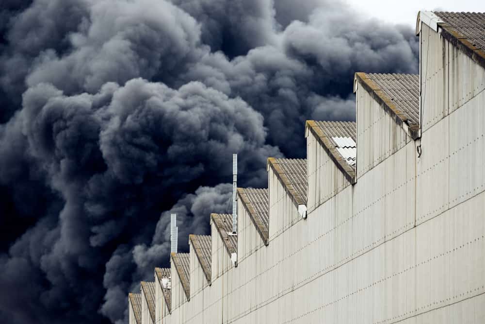 Novara, incendio: Quanto era pericolosa la nube tossica. I rischi a Milano e Torino