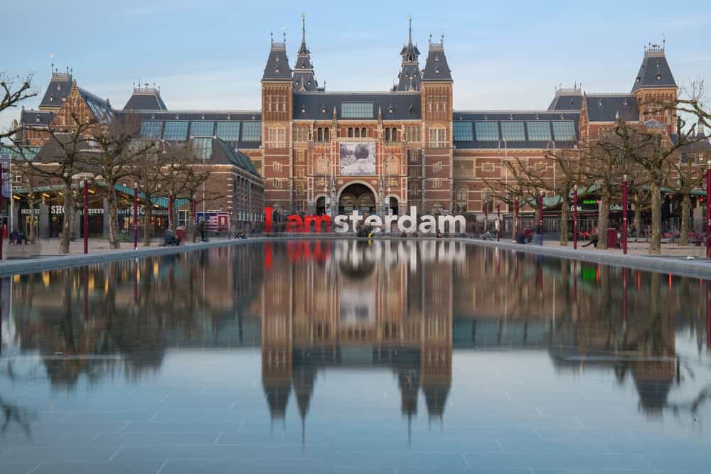 Amsterdam Incantata: Un Viaggio Tra Canali, Tulipani e Delizie Nascoste