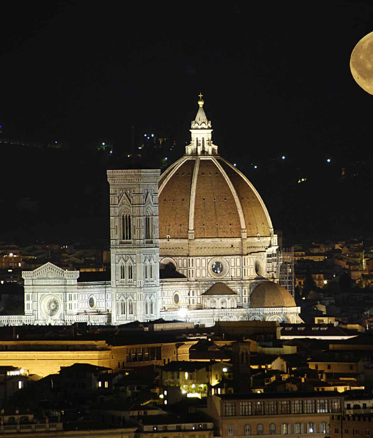 Meteo Firenze: soleggiato, ma freddo. Piovaschi