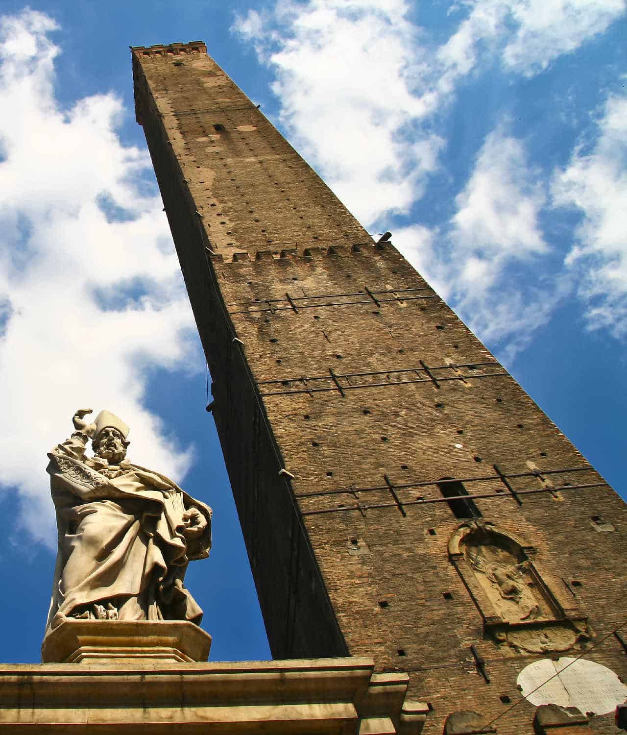 Previsioni Meteo Bologna: Variabilità e Piogge nella Settimana dal 25 Aprile al 4 Maggio