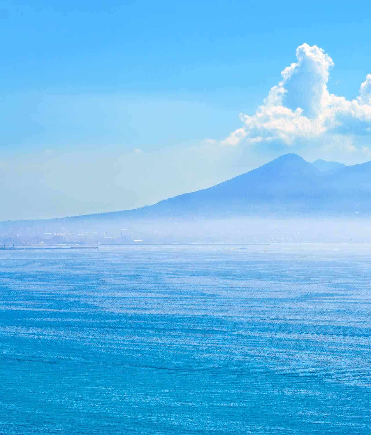 Meteo Napoli: qualche pioggia ma piuttosto freddo al mattino