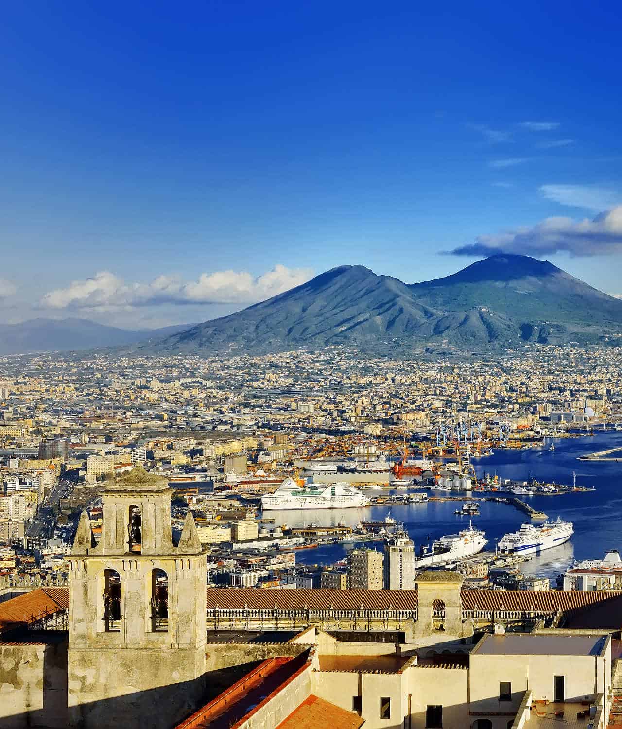 Previsioni Meteo Napoli: Settimana Variabile tra Sole e Pioggia