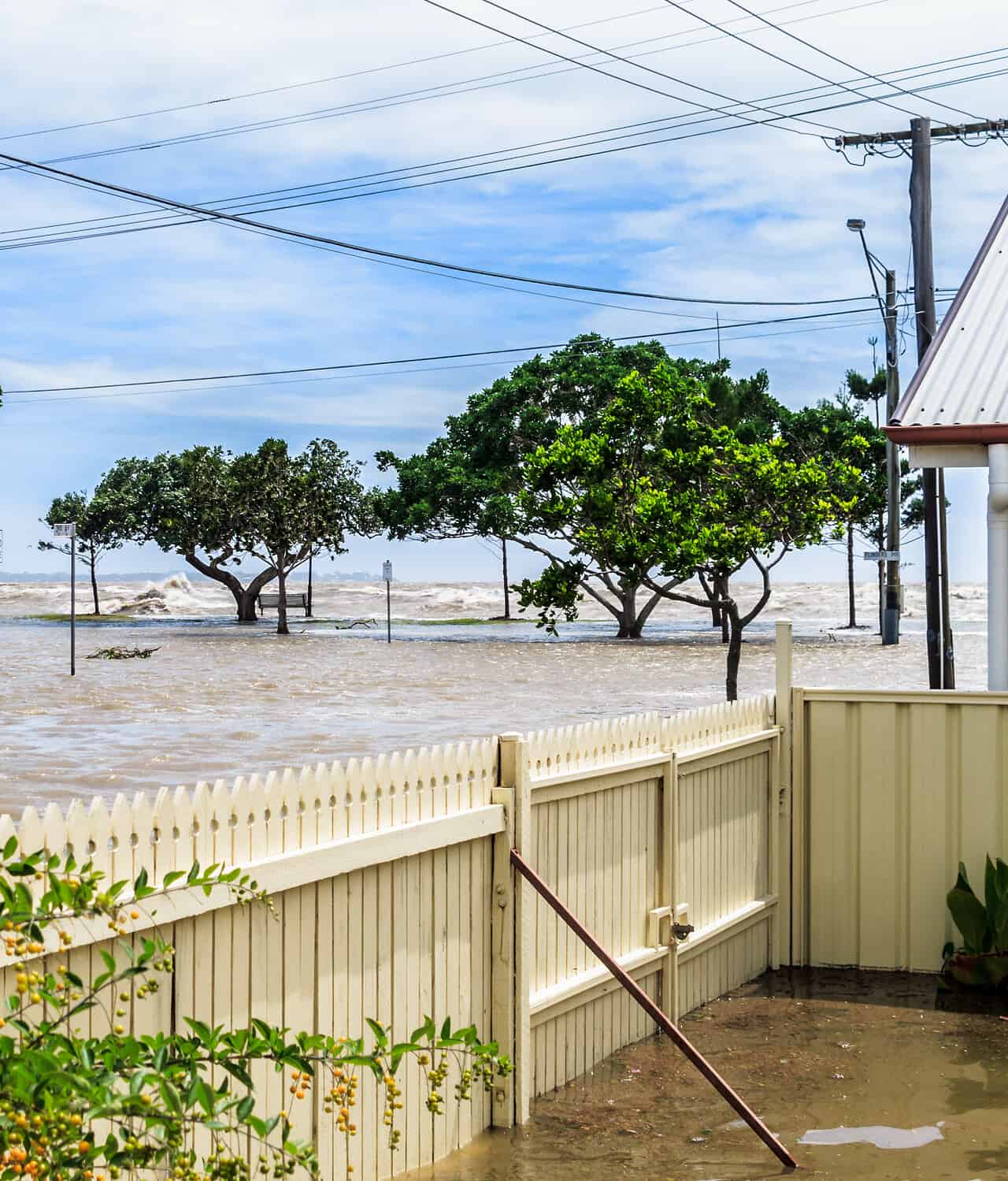 METEO: alluvione devastante in Florida, varie alluvioni in Medio Oriente