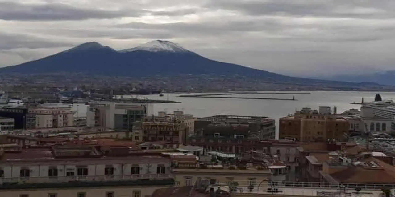 Neve di Aprile sul Vesuvio
