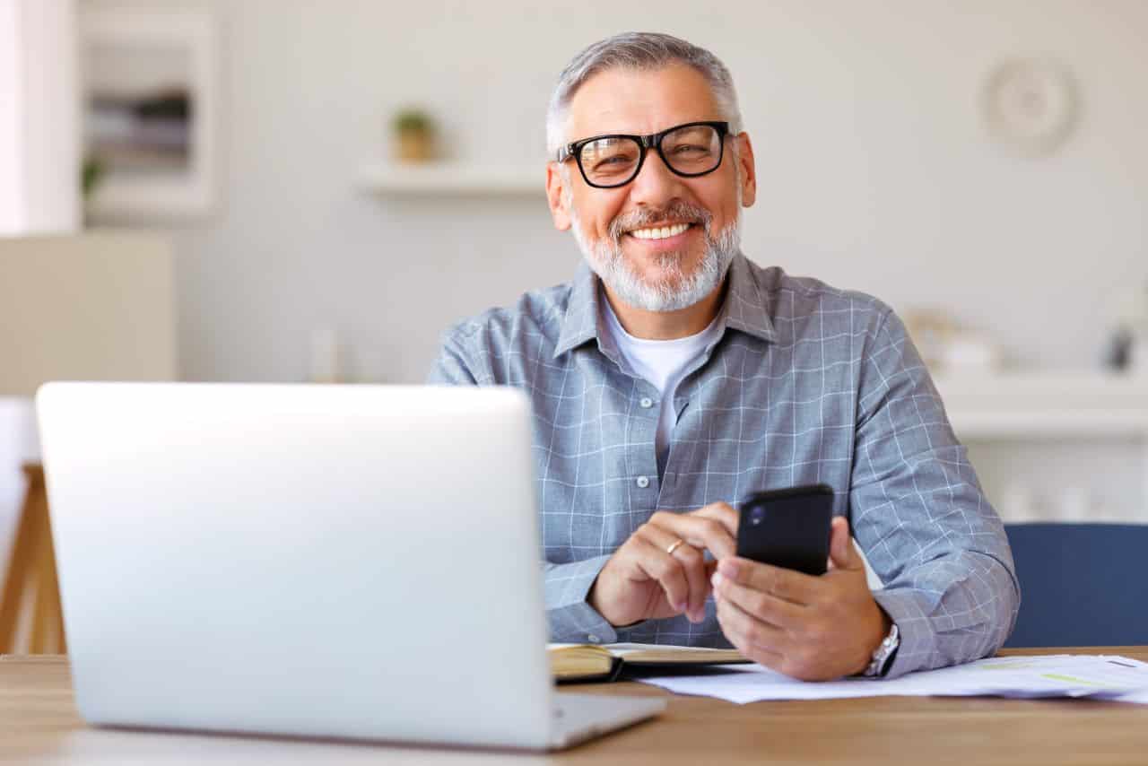 Buone notizie sul cervello delle persone anziane: funziona meglio dei giovani