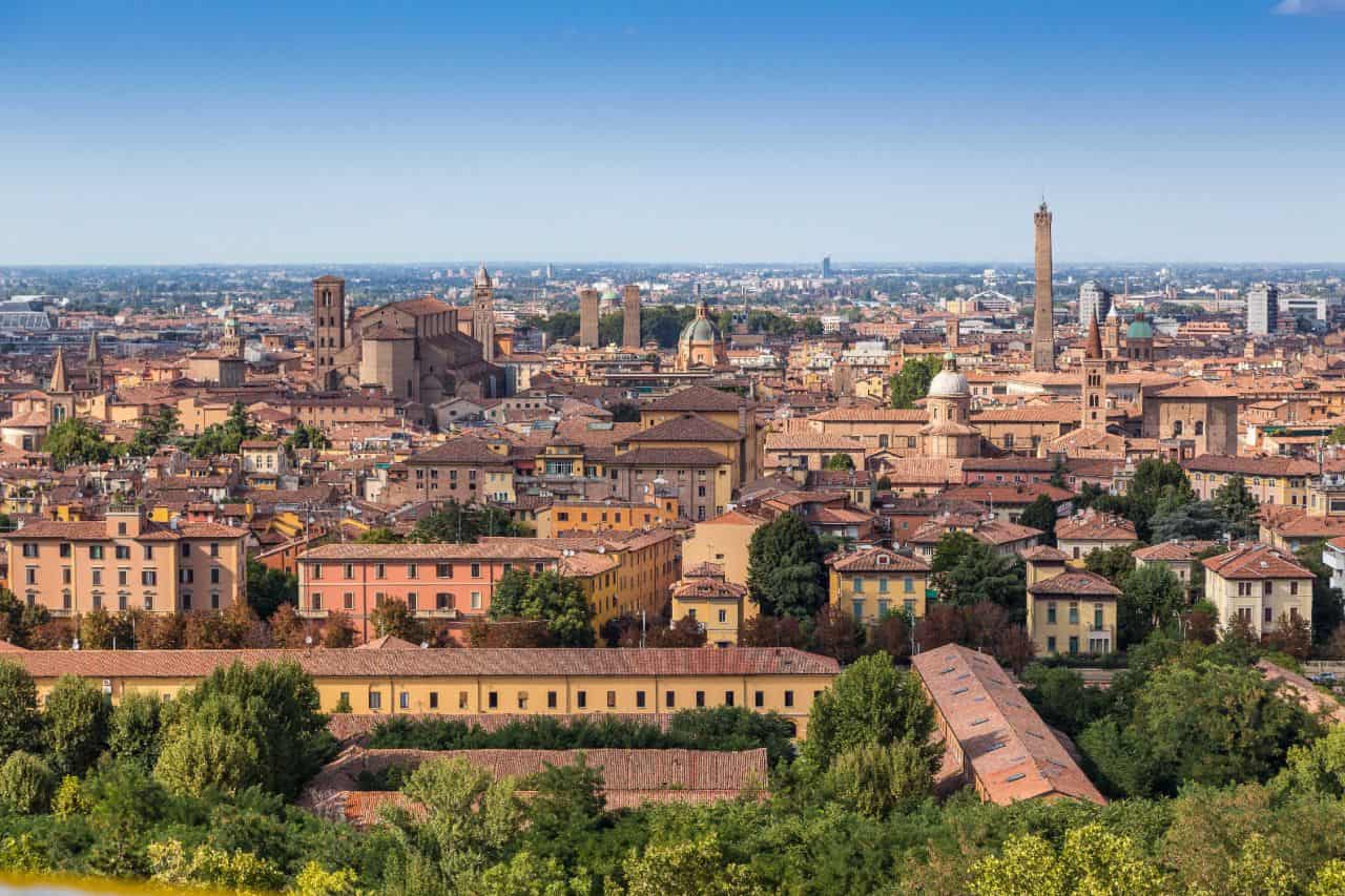 Meteo con caldo e piogge a sorpresa: Bologna si prepara a un maggio movimentato!