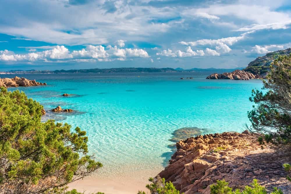 La cala più affascinante del Mediterraneo: un paradiso nascosto in Italia