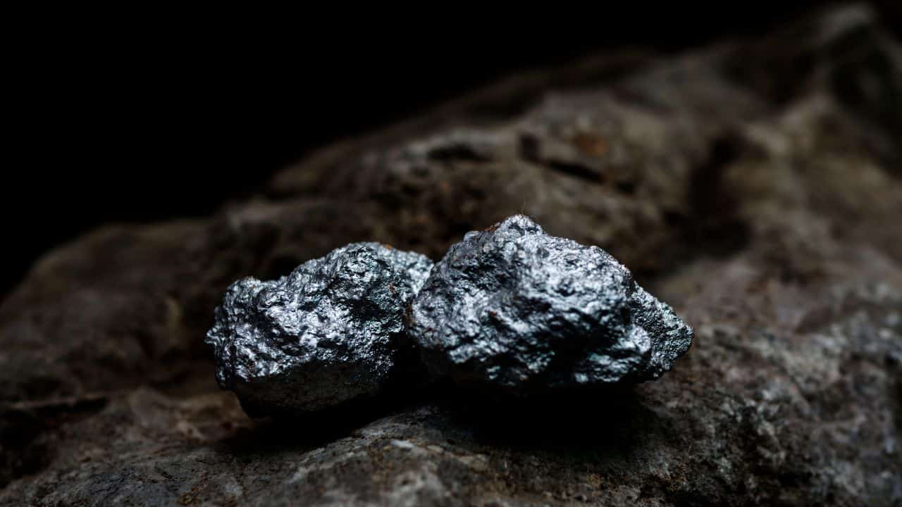 L’Ichnusaite: La Rara Gemma Italiana Superiore ai Diamanti