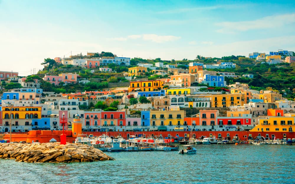 Scopri Ponza: Le 9 Migliori Attività ed Esperienze Imperdibili sull’Isola