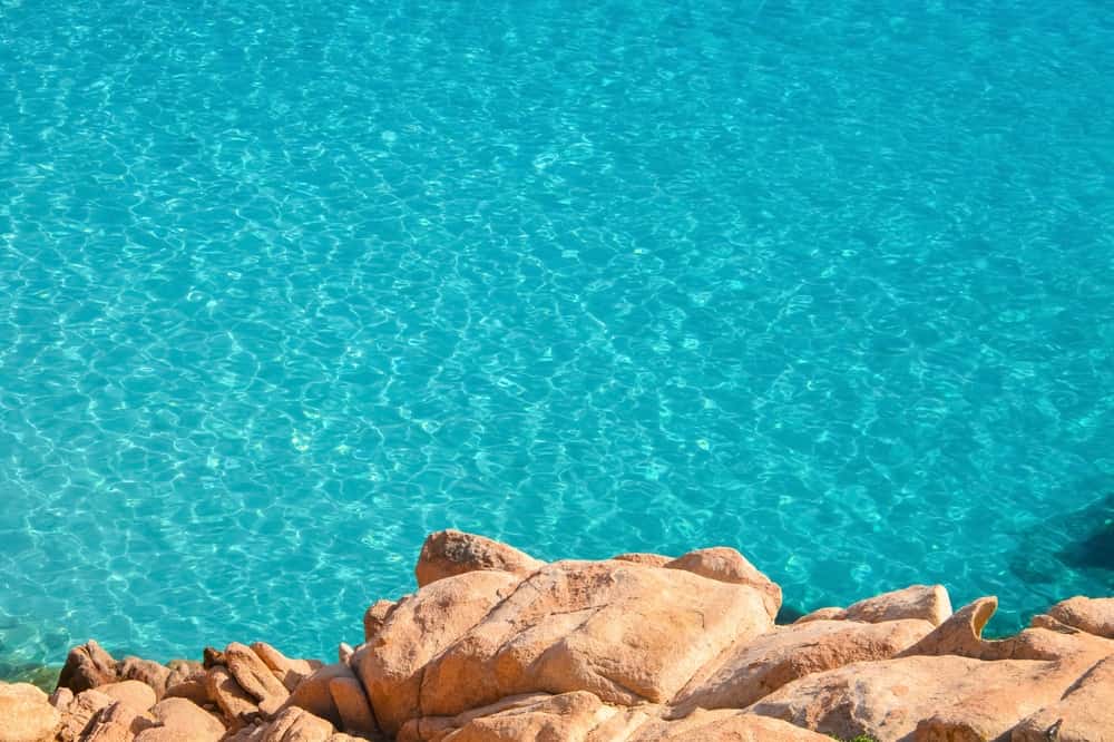 Un Tuffo nel Paradiso: Mare Tropicale nel Cuore del Mediterraneo e si trova in Italia