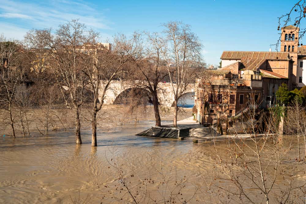 Meteo Roma, cronache del mese di Maggio, di nubifragi, forti temporali, grandine, allagamenti. Ondate di caldo