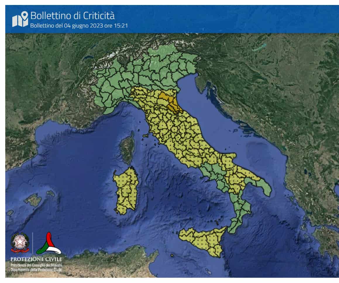 Allerta meteo della Protezione Civile per oggi, lunedì in quasi tutta Italia