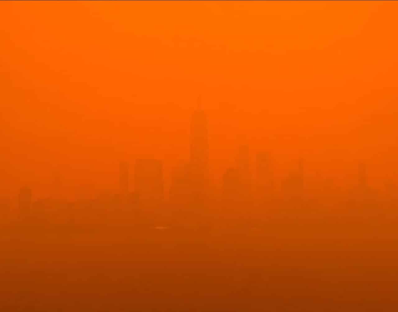 New York, meteo estremo. Città avvolta, come mai a memoria, dai fumi degli incendi del Canada