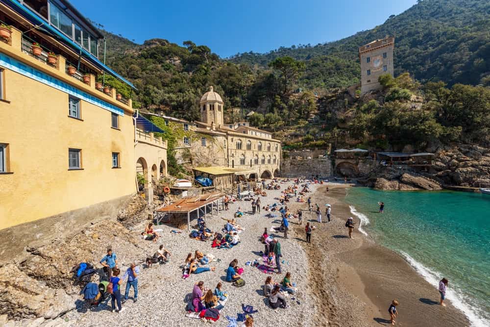 Le spiagge più affascinanti della Liguria tra Ponente e Levante 2 shutterstock 2291467289