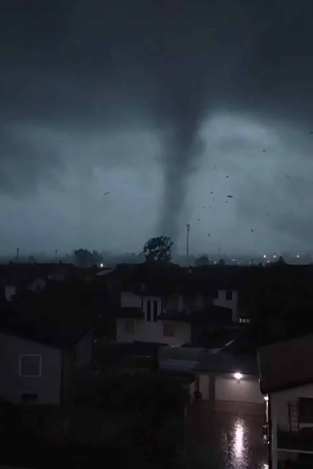 In aggiornamento: Tornado alle porte di Milano. Grandine devastante nell’hinterland. Meteo estremo. Video