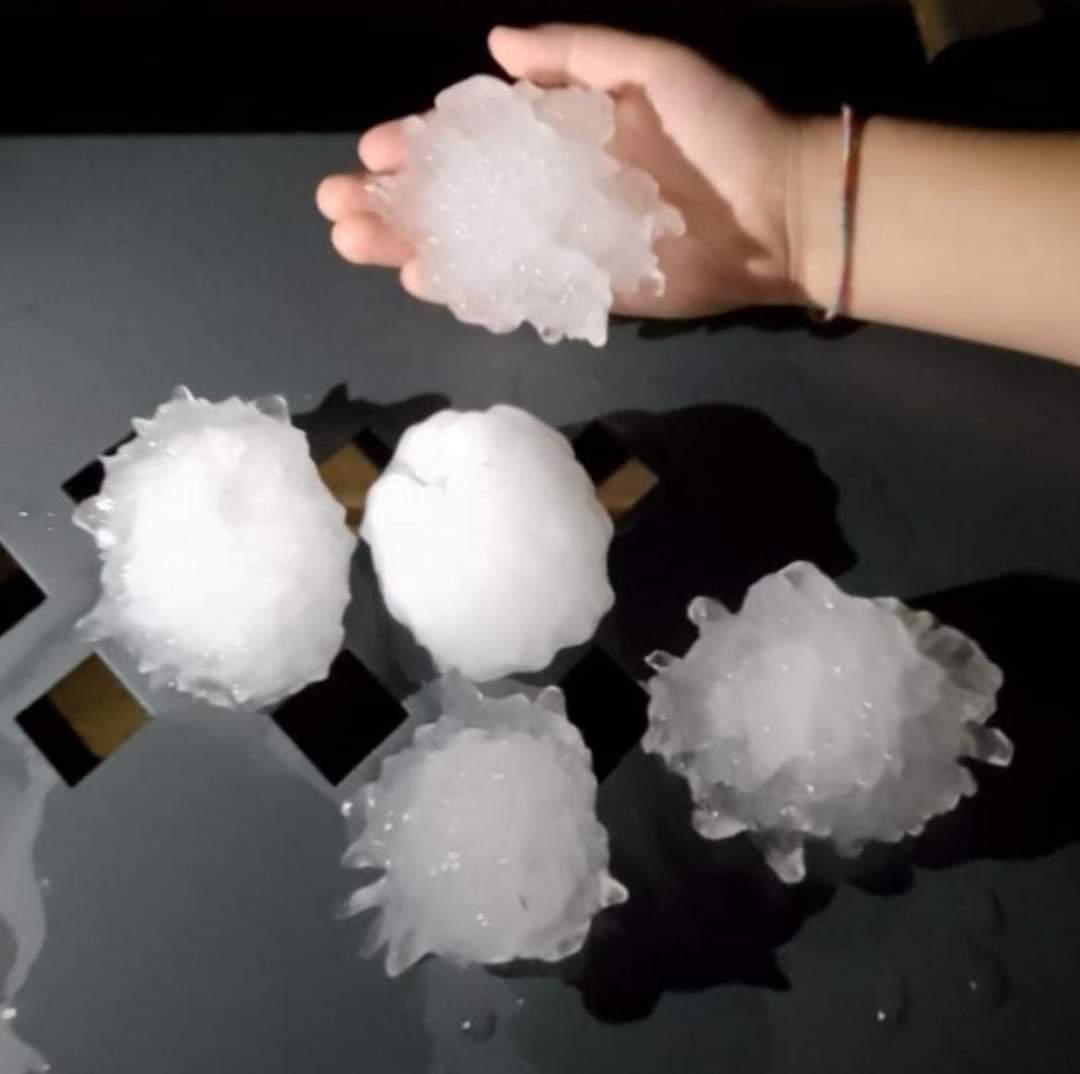 Fenomeni meteo violenti e grandine al Nord Italia, in una calda giornata di Luglio
