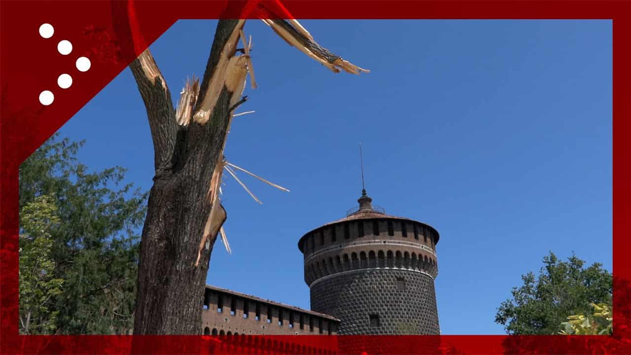 Meteo Milano il Castello Sforzesco ancora chiuso per i danni causati dal nubifragio. Video