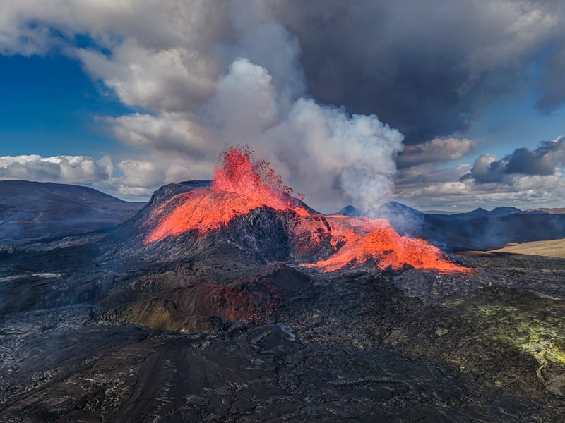 Dal Sonno al Dramma: Il Vulcano Litli-Hrútur Erutta Dopo 800 Anni