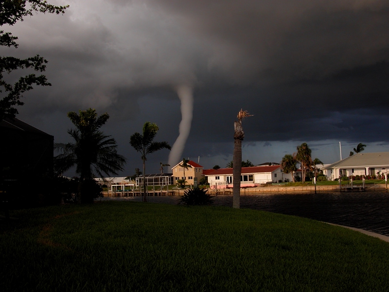 Stati Uniti, devastanti grandinate e tornado. Migliaia senza energia elettrica