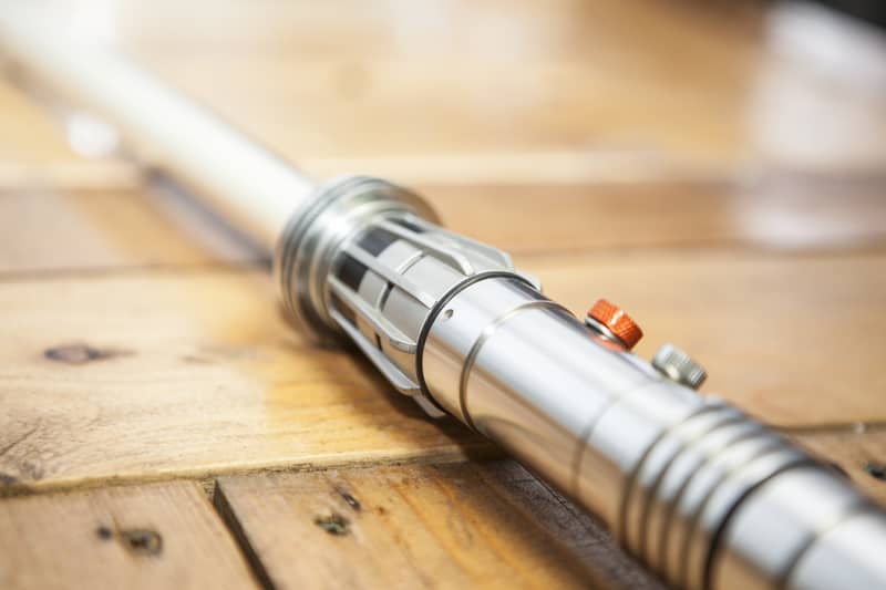 Scienziati intrappolano la luce all’interno di un magnete: apre la strada a innovazioni tecnologiche