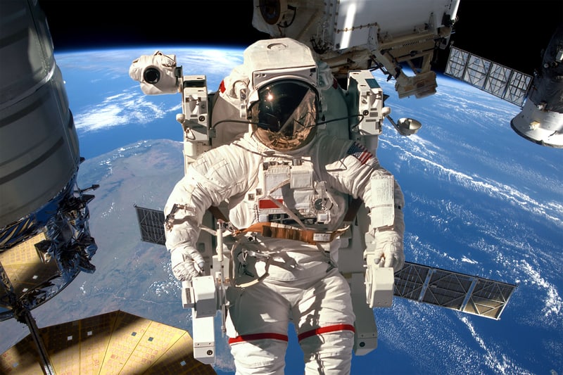 Scambio di Equipaggio e Attività Scientifiche Stellari: Il Balletto della Stazione Spaziale
