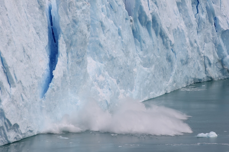 Cattive condizioni meteo in Valle Spluga- il ghiacciaio del Pizzo Ferrè crolla