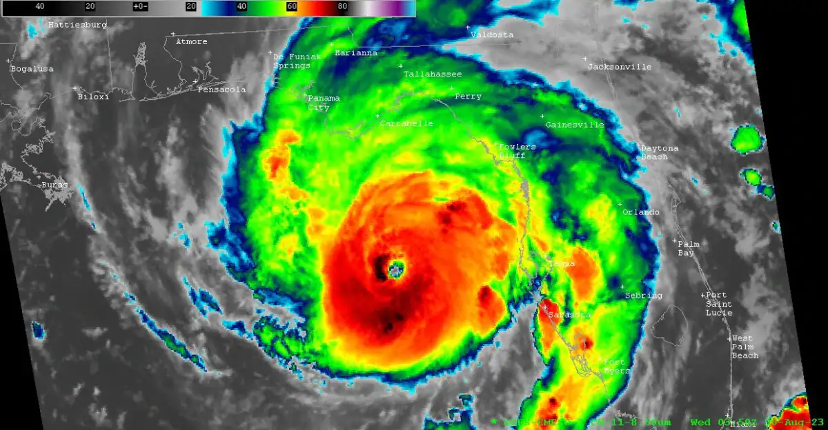 L’Uragano Idalia devasta la Florida. Voli cancellati, allagamenti, venti fortissimi e assenza di elettricità. La cronaca
