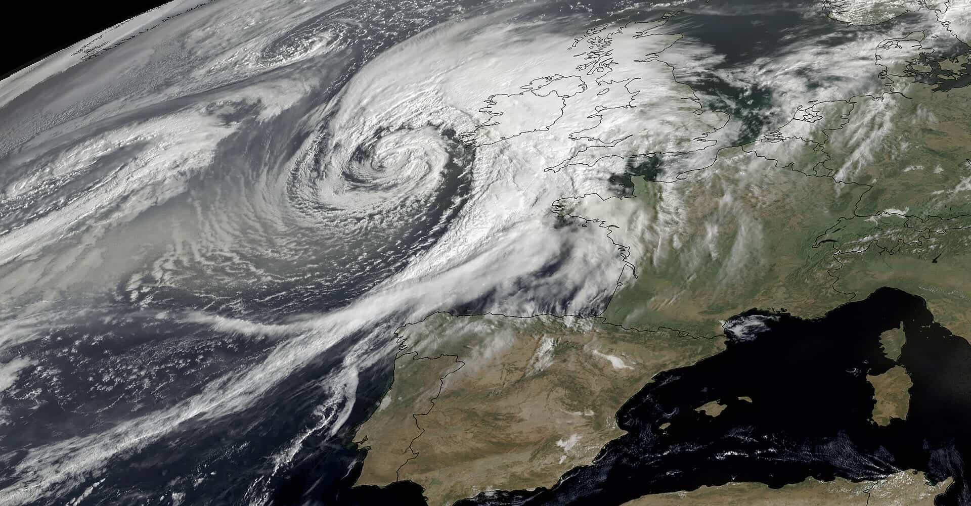 Meteo, violenta tempesta atlantica Agnes su Irlanda e Regno Unito battezza il vero Autunno
