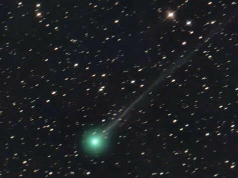 La cometa Nishimura si avvicina al Sole raggiungendo‍ la sua luminosità massima