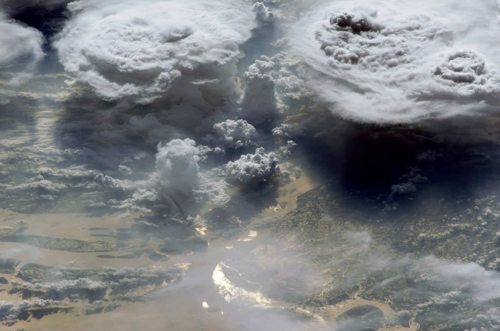 Immagini satellitari ad alta definizione rivelano la tragedia in Brasile