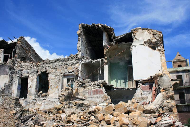 Compressione della catena dell’Atlante a seguito di terremoto in Marocco