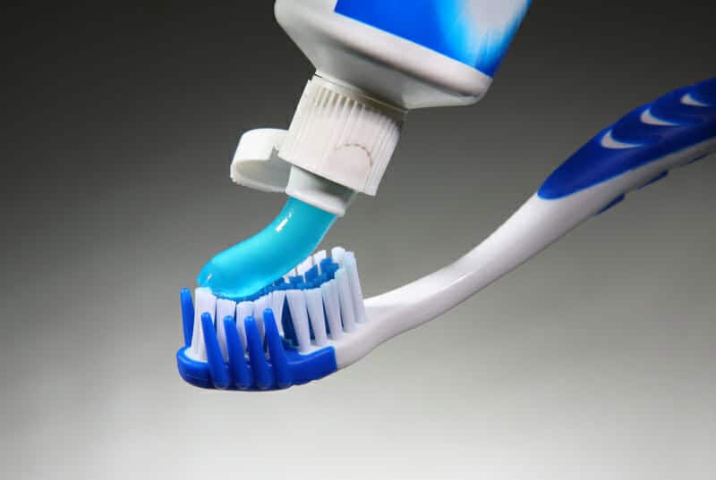 Scienziati scoprono molecola naturale che elimina placca e carie del 90%